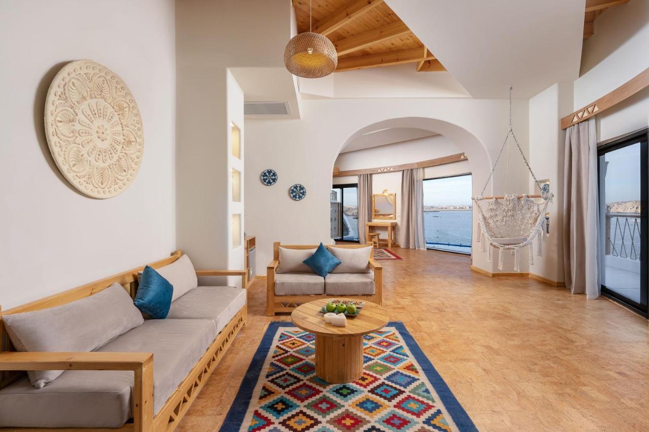 Benben By Dhara Hotels - Adults Only Асуан Екстериор снимка The interior of a suite at the resort