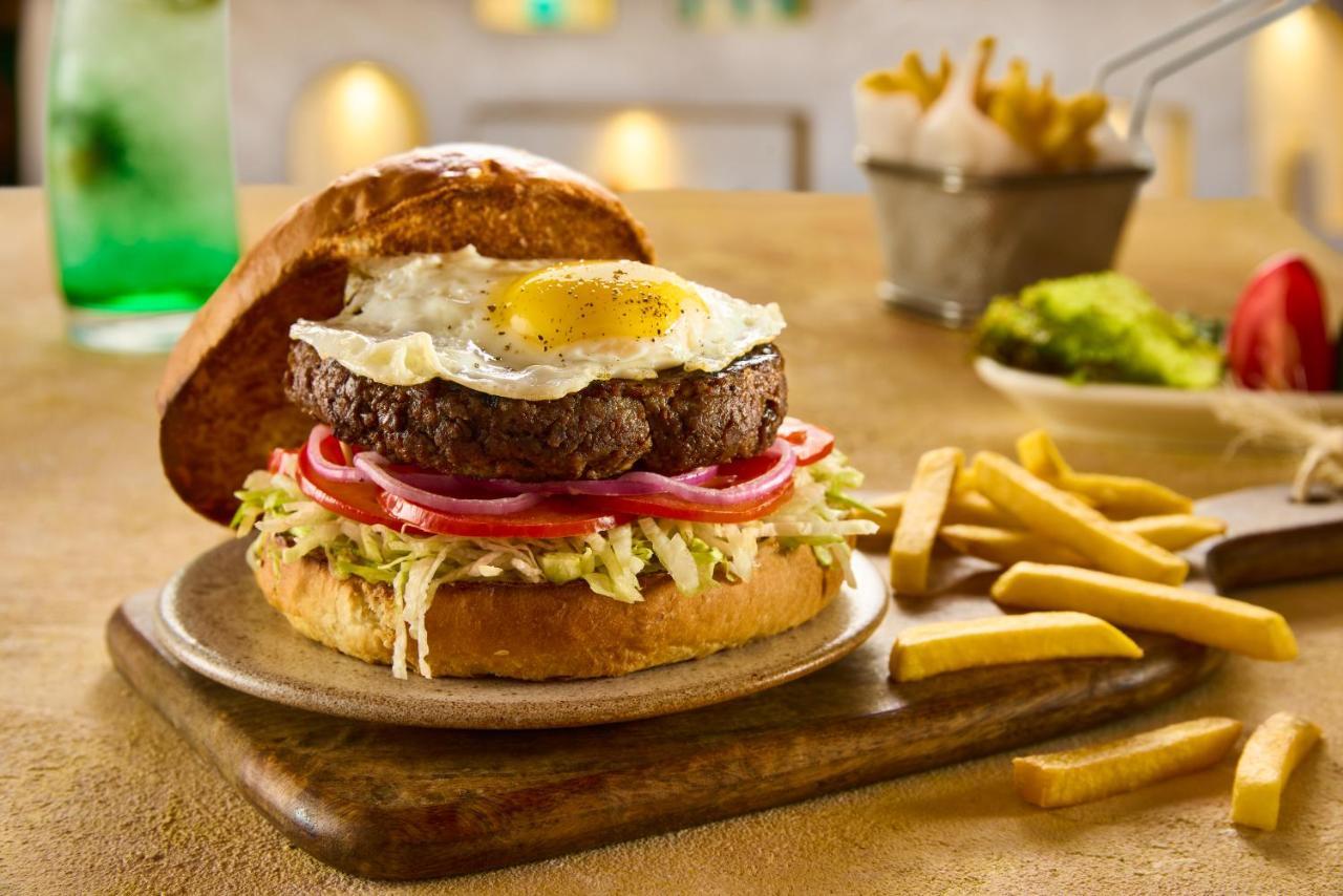 Benben By Dhara Hotels - Adults Only Асуан Екстериор снимка Egg and Cheese Burger