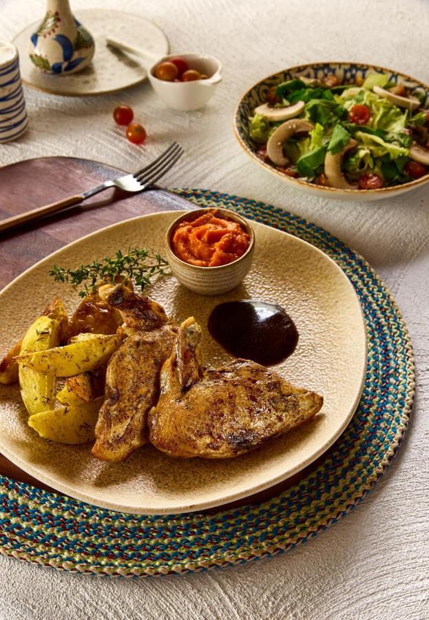 Benben By Dhara Hotels - Adults Only Асуан Екстериор снимка A plate of chicken and potatoes