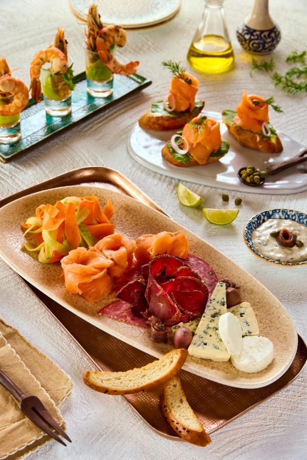 Benben By Dhara Hotels - Adults Only Асуан Екстериор снимка Smoked salmon